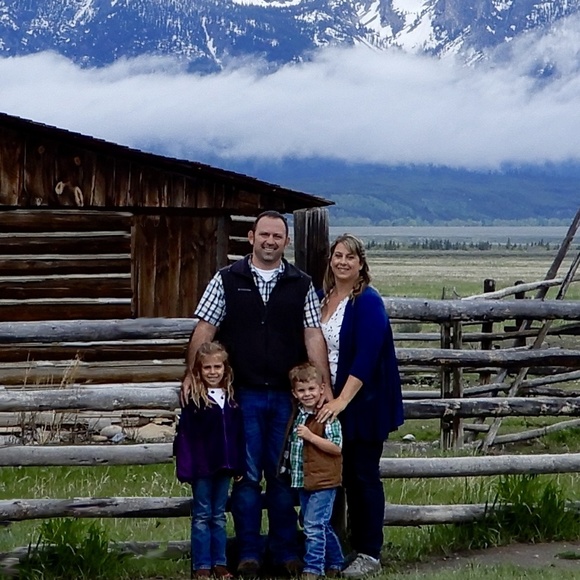 Meet your Posher, Emily - Picture 2 of 2